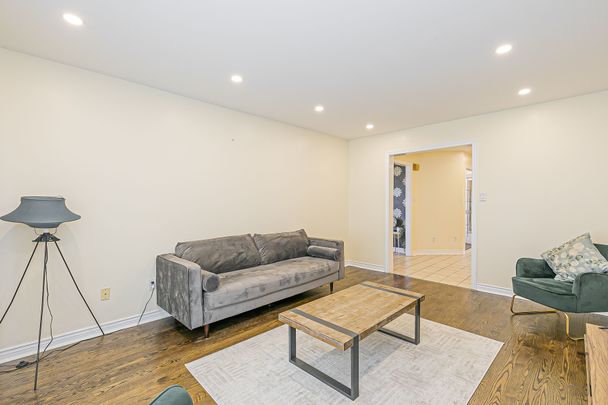 For Lease - 741 College Manor Drive Unit# Main, Newmarket, Ontario - Photo 1
