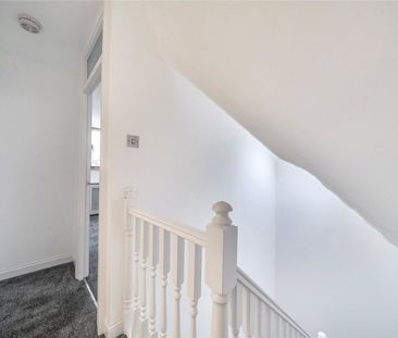 Roundhouse Court, Lymington, Hampshire, SO41 flat to rent - Photo 1