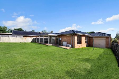 “Perfect Family Living in the Heart of Berwick” - Photo 3