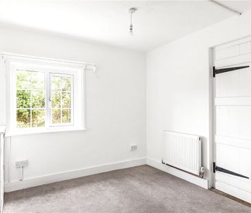 A newly decorated 3 bedroom semi-detached house overlooking neighbo... - Photo 5