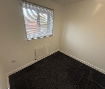 4 bedroom semi-detached house to rent - Photo 4