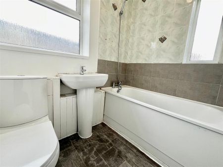 2 bedroom end of terrace house to rent - Photo 4