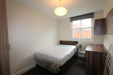6 bedroom flat to rent - Photo 3