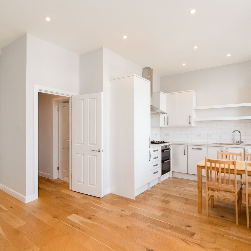 Two Bedroom Flat – Temple Fortune Parade NW11 - Photo 1