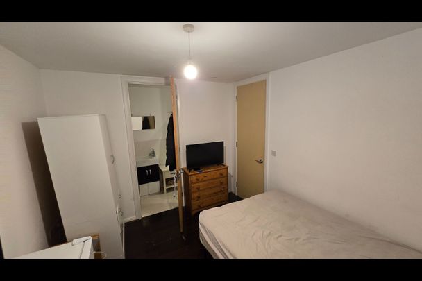 Room in a Shared House, Manchester, M11 - Photo 1