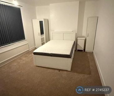1 bedroom in a house share to rent - Photo 4
