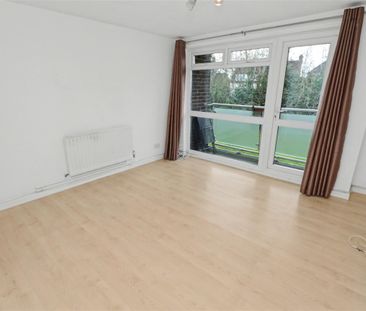 Red Road, Borehamwood - Photo 1