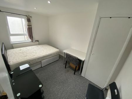 2 Bed Flat, St. James's Street, BN2 - Photo 3