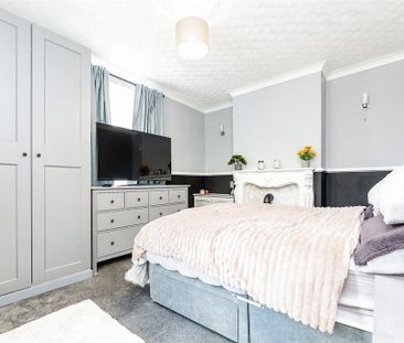 2 bedroom end of terrace house to rent - Photo 2