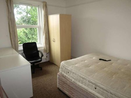 Bedroom Detached House In Winton, BH9 - Photo 2