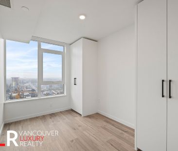 Condo in Surrey, BC - Photo 2