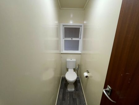 Easy Living on East St - Photo 5