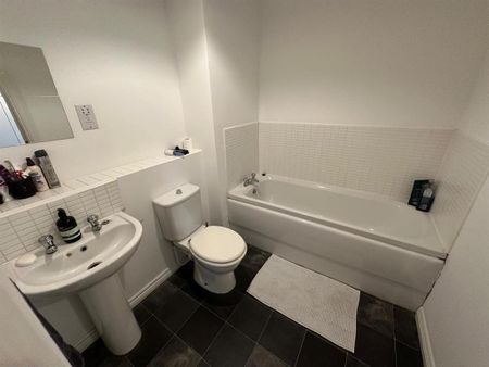 2 bedroom flat to rent - Photo 4