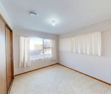 Springvale - 3 Bedrooms - Photo 5