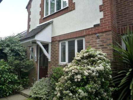 Saxby Road, RH15 - Photo 3