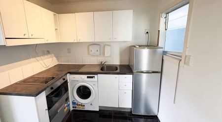 REMUERA, 1 BEDROOM - Photo 4