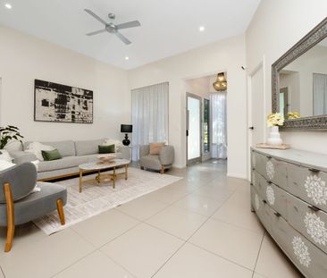 Spacious 5 Bedroom Home with Pool in the Fairways Estate - Photo 1