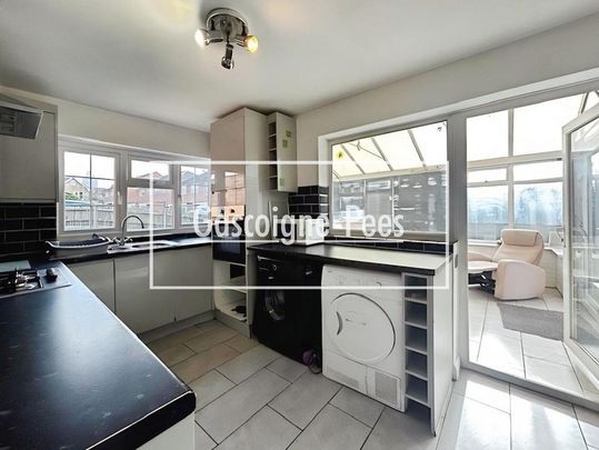 5 bedroom detached house to rent - Photo 1