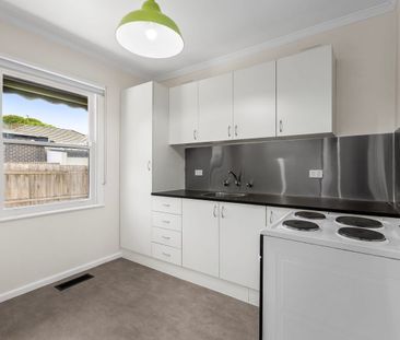 Light filled, recently renovated unit in Manifold Heights with priv... - Photo 4