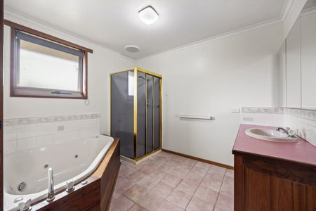 SPACIOUS FAMILY LIVING IN PRIME ALFREDTON - Photo 4