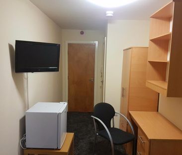 1 bedroom in a flat share to rent - Photo 6