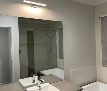 BEAUTIFUL HOME BY HENLEY - 4 BEDROOM, 2 LIVING, STUDY & MANY EXTRA ... - Photo 6