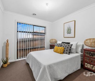 MODERN & CLOSE TO THE STATION - Photo 3