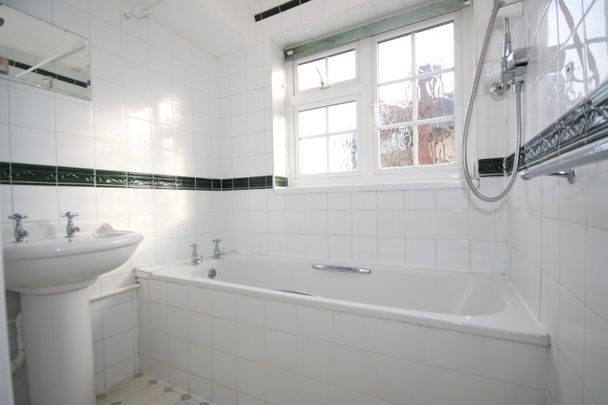 Lower Edgeborough Road, Guildford - Photo 1