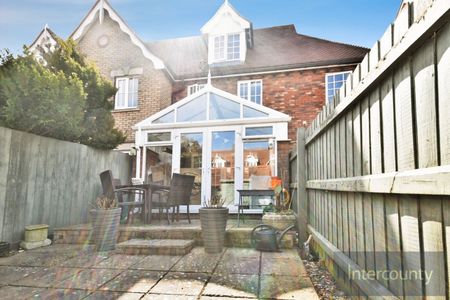 Corn Mill Court, CB11, Saffron Walden - Photo 2