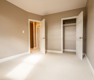 East 42nd Street - Photo 5