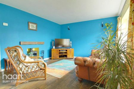 3 bedroom end of terrace house to rent - Photo 4