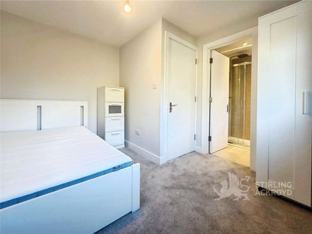 Applegarth Avenue, Guildford, Surrey, GU2 8LP - Photo 4