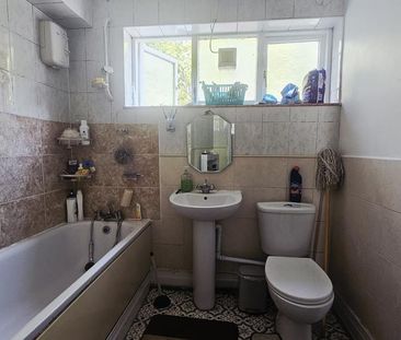 3 bedroom flat to rent - Photo 5