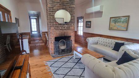 Furnished Gem with a Rich Heritage: A Remarkable Rental in Gulgong - Photo 4