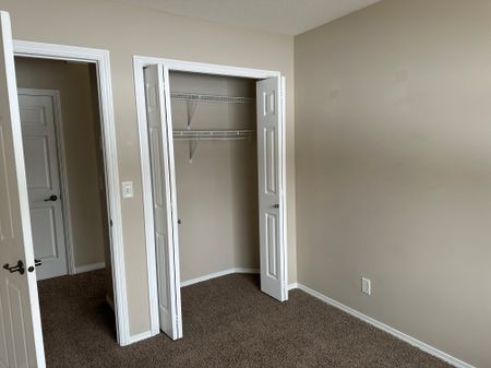 Spacious 2 Bed Apartment + Covered Parking included - Pet Friendly - Photo 5