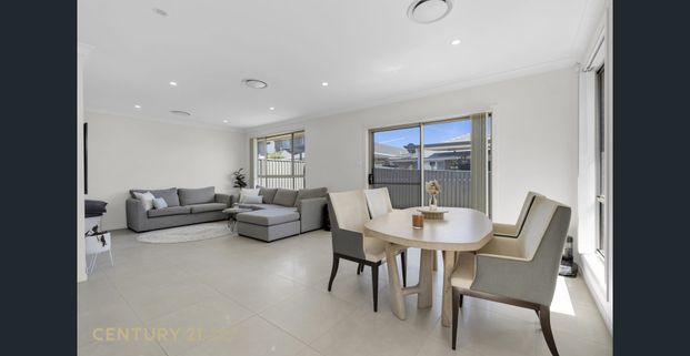 Oran Park Delight - Photo 1