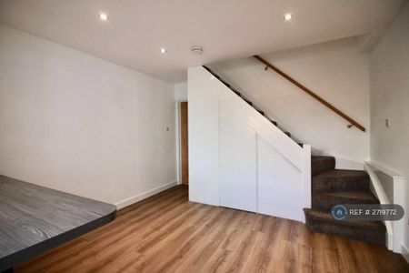 2 bedroom end of terrace house to rent - Photo 2