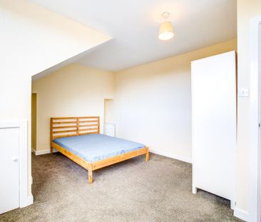 3 bedroom flat to rent - Photo 5