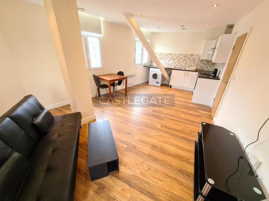 1 bedroom triplex to rent - Photo 1