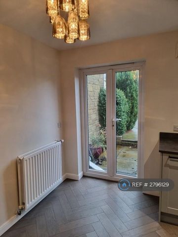 2 bedroom terraced house to rent - Photo 4