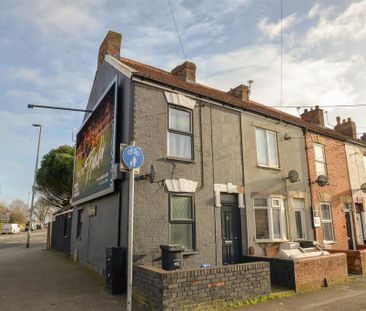 2 bedroom end of terrace house to rent - Photo 1