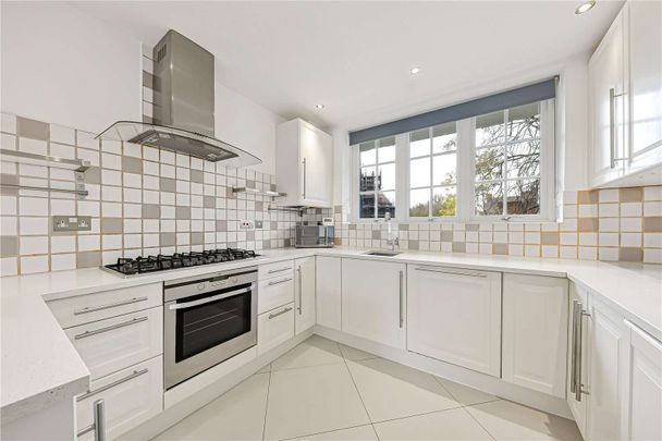 A spacious two bedroom apartment in the heart of St. John's Wood - Photo 1