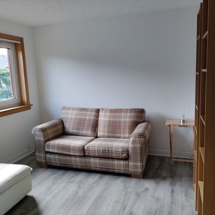 1 Bed Flat, Meadowfield Court, EH8 - Photo 1
