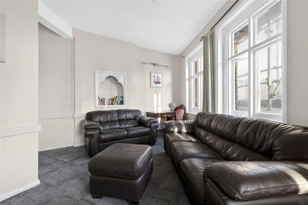 Tower Bridge Road, London, SE1 4TW - Photo 2