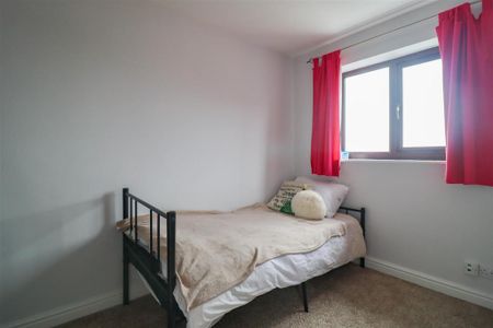 2 bedroom semi-detached house to rent - Photo 2