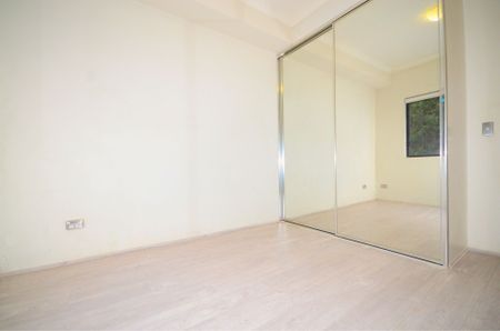 2 Bedroom Unit in Handy Location&excl;&excl; - Photo 2