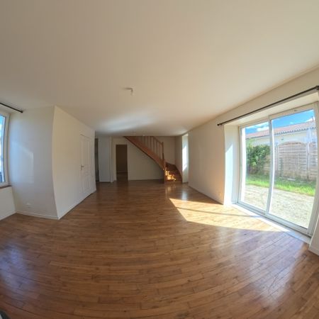 Location Maison 5 pièces 113m² ST GEORGES LES BAILLARGEAUX 86130 - Photo 3