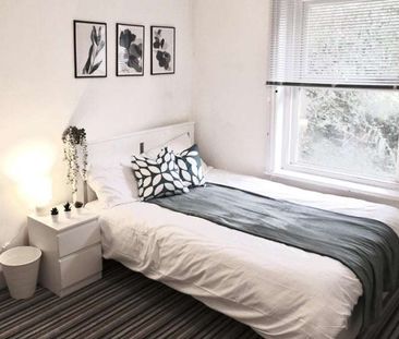 LUXURY ROOMS AVAILABLE - NO DEPOSIT!! - Photo 1