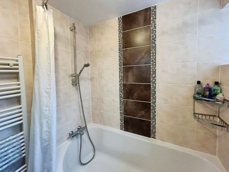 2 bedroom Flat To Let Total Size: 700 SQ FT - Photo 2