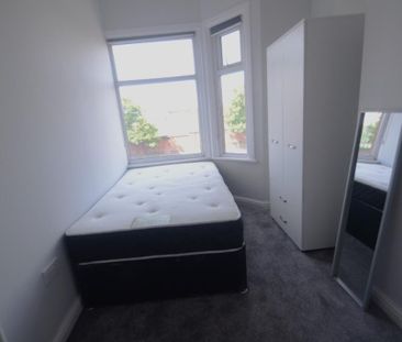 4 bedroom end of terrace house to rent - Photo 5